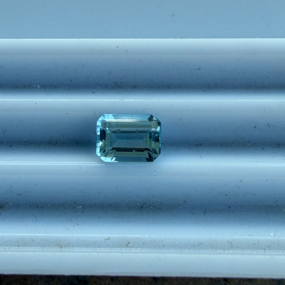 Elegant Aquamarine Blue Emerald cut Gemstone 1.02 carats
